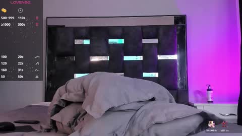   INDEPENDENT MODEL online show from February 23, 5:01 am