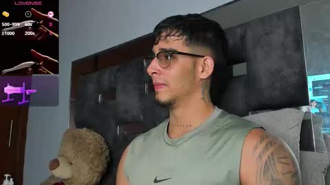   INDEPENDENT MODEL online show from September 12, 6:02 am