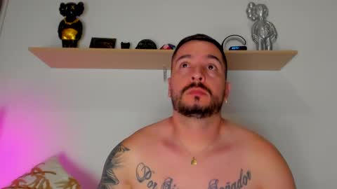 camilo_restrepo21 online show from September 15, 1:38 am