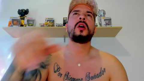 camilo_restrepo21 online show from December 15, 4:44 pm