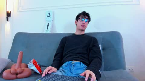 Snapshot of camilo_stark chatting on December 14, 3:12 am Camilo online show from December 14, 3:12 am