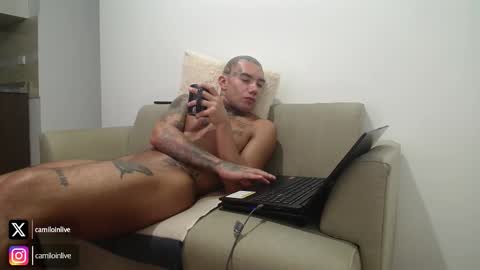 Snapshot of camiloinlive chatting on October 22, 2:56 am camiloinlive online show from October 22, 2:56 am