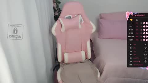 Snapshot of caminicole chatting on December 3, 1:19 am Nicole online show from December 3, 1:19 am