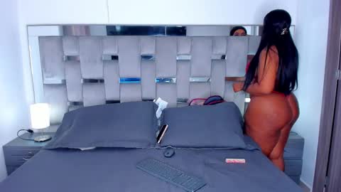 Snapshot of cammiila chatting on October 7, 3:31 pm Camila online show from October 7, 3:31 pm