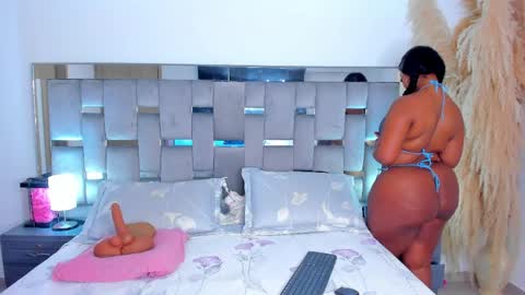 Snapshot of cammiila chatting on May 4, 4:47 pm Camila online show from May 4, 4:47 pm