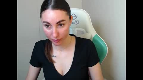 cammila horn online show from April 25, 5:21 am