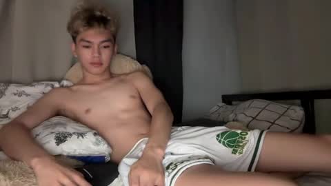 Snapshot of camwithethan chatting on April 27, 7:01 pm Ethan online show from April 27, 7:01 pm