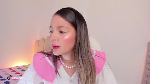 Snapshot of candase_ chatting on January 12, 7:10 pm Candase online show from January 12, 7:10 pm