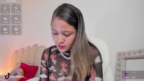 Snapshot of candase_ chatting on January 14, 9:45 am Candase online show from January 14, 9:45 am