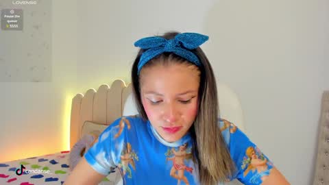 Snapshot of candase_ chatting on February 1, 8:29 am Candase online show from February 1, 8:29 am