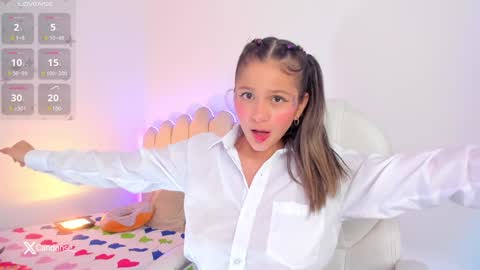 Snapshot of candase_ chatting on February 2, 6:15 am Candase online show from February 2, 6:15 am