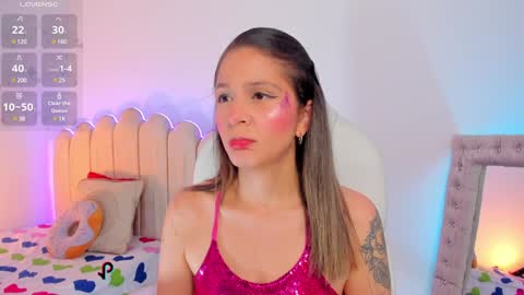 Snapshot of candase_ chatting on February 3, 8:24 am Candase online show from February 3, 8:24 am