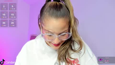 Snapshot of candase_ chatting on November 19, 11:16 pm Candase online show from November 19, 11:16 pm