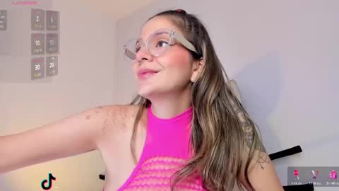 Snapshot of candase_ chatting on November 25, 12:54 am Candase online show from November 25, 12:54 am