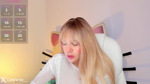 Snapshot of candase_ chatting on December 3, 11:47 pm Candase online show from December 3, 11:47 pm