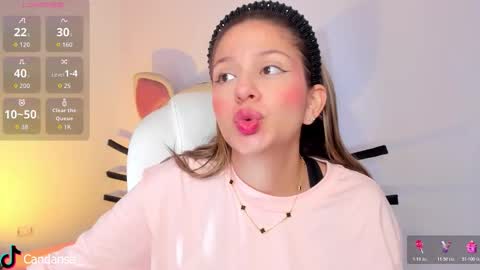 Snapshot of candase_ chatting on December 5, 12:03 pm Candase online show from December 5, 12:03 pm