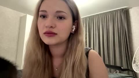 candelariahile online show from March 10, 2:33 pm