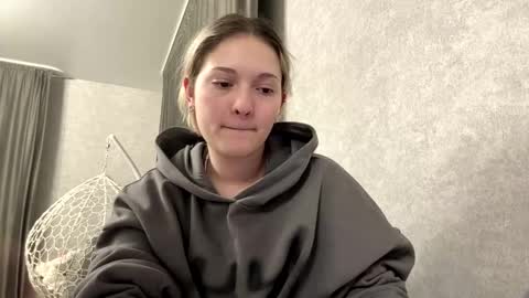 candelariahile online show from March 16, 2:21 pm