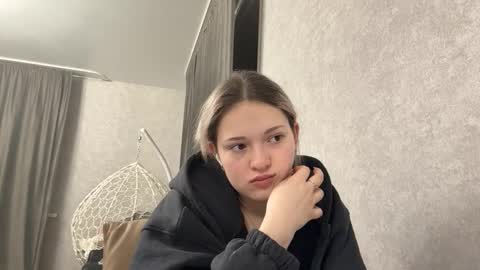 candelariahile online show from March 17, 3:26 pm