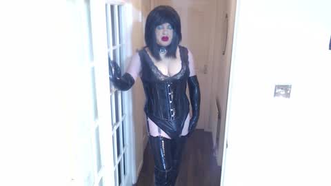 Snapshot of candi_smokes chatting on January 11, 2:33 pm candi smokes online show from January 11, 2:33 pm