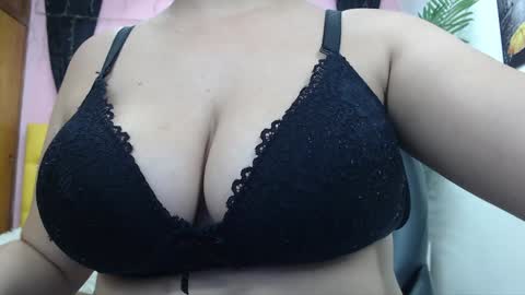 Candy  online show from December 11, 1:06 pm