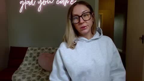 MissCandiJones online show from April 4, 7:55 pm