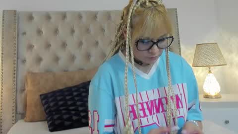 Candie  online show from December 1, 11:15 am