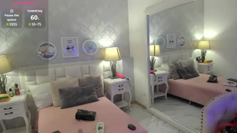 Snapshot of candy5girl chatting on December 28, 7:43 pm Candy online show from December 28, 7:43 pm