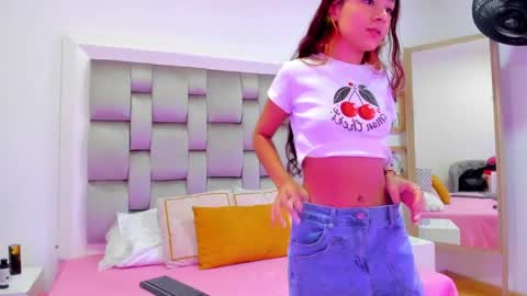 Snapshot of candy5girl chatting on January 19, 11:23 am Candy online show from January 19, 11:23 am