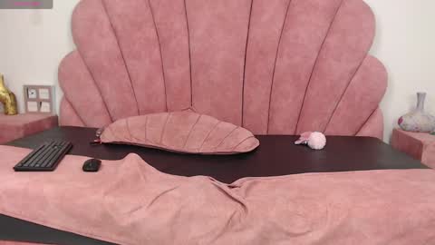 candy_bony online show from April 3, 7:06 am