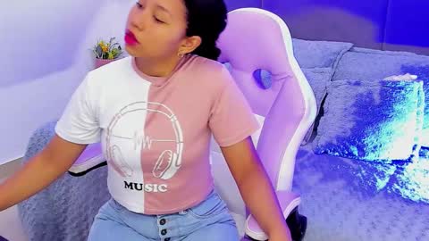Snapshot of candy_brunette_18 chatting on October 16, 6:42 pm Candy online show from October 16, 6:42 pm