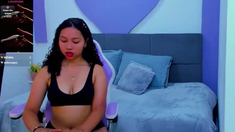 Snapshot of candy_brunette_18 chatting on October 19, 6:41 pm Candy online show from October 19, 6:41 pm