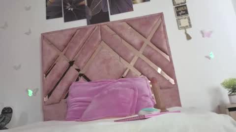 Im ChloeJoin The Fan Club online show from February 25, 6:56 am