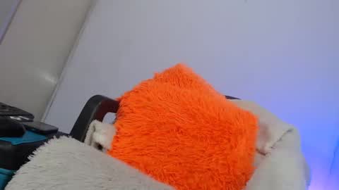 Snapshot of candy_cumyy1 chatting on December 3, 11:33 am candy_cumyy1 online show from December 3, 11:33 am