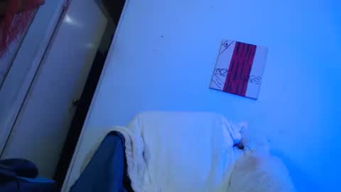 Snapshot of candy_cumyy1 chatting on December 7, 10:12 am candy_cumyy1 online show from December 7, 10:12 am