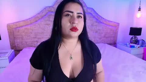 Snapshot of candy_curves1 chatting on July 9, 8:35 pm Candy curves1 online show from July 9, 8:35 pm