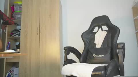 Nickol online show from April 19, 8:33 pm