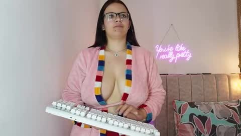 Snapshot of candy_sweet17_ chatting on December 19, 4:30 am candy sweet17 online show from December 19, 4:30 am