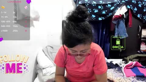 Snapshot of candy_val chatting on October 4, 6:33 am candy_val online show from October 4, 6:33 am