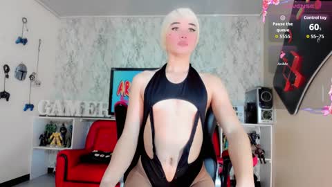 Snapshot of candy_walker__ chatting on November 4, 7:24 pm candy_walker__ online show from November 4, 7:24 pm