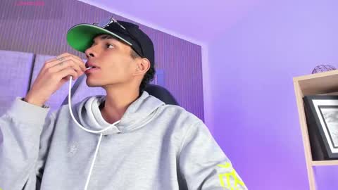  and MarilynHot online show from April 28, 9:20 pm