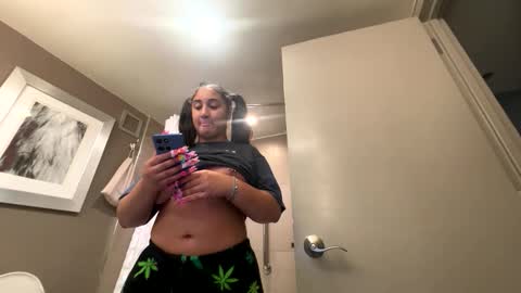 Snapshot of candyclaws05 chatting on May 11, 6:16 pm candyclaws05 online show from May 11, 6:16 pm