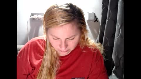 Snapshot of candycream74 chatting on February 8, 7:27 pm Laura online show from February 8, 7:27 pm