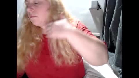 Snapshot of candycream74 chatting on February 9, 1:33 am Laura online show from February 9, 1:33 am