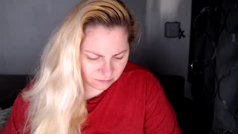 Snapshot of candycream74 chatting on February 11, 6:19 am Laura online show from February 11, 6:19 am