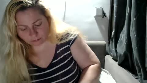 Snapshot of candycream74 chatting on February 13, 10:43 pm Laura online show from February 13, 10:43 pm