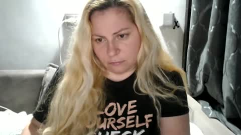 Snapshot of candycream74 chatting on February 16, 6:32 pm Laura online show from February 16, 6:32 pm