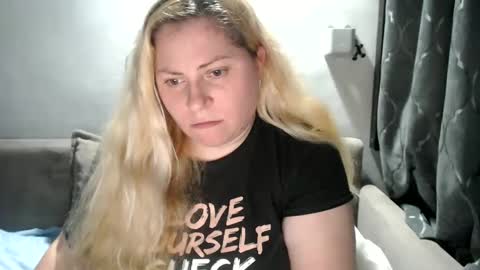 Snapshot of candycream74 chatting on February 17, 6:37 pm Laura online show from February 17, 6:37 pm