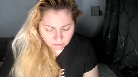 Snapshot of candycream74 chatting on February 18, 6:59 am Laura online show from February 18, 6:59 am