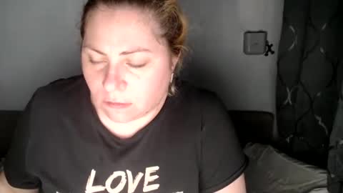 Snapshot of candycream74 chatting on February 19, 5:38 am Laura online show from February 19, 5:38 am